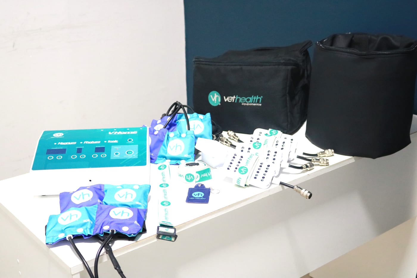 VHOME 3x1 kit completo — equipamento, mochila vethealth, 4 bobinas magnéticas, placa LED e aplicadores